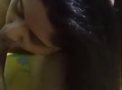 Leuke Bhabhi zuigt zijn devar-'s pik in Nudez mms video